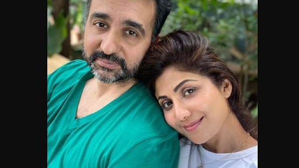 बॉलीवुड पर साधा निशाना