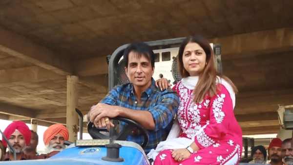 sonu-sood-car-sealed-as-he-tries-to-enter-a-polling-booth-in-moga-his-sister-candidature-territory