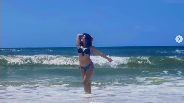 बिकिनी में सोनू