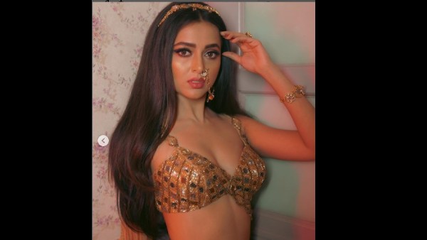 तेजस्वी प्रकाश फीस