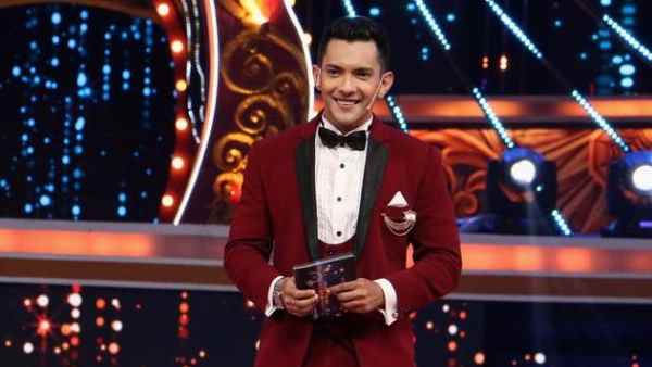 होस्ट के तौर पर डेब्यू