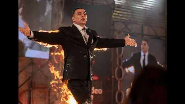 अटक गया है डिजिटल डेब्यू