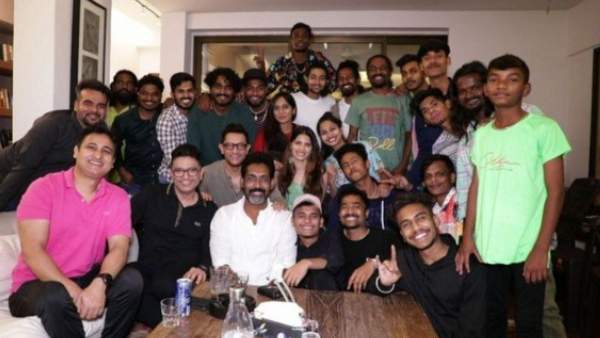 निर्देशक की तारीफ