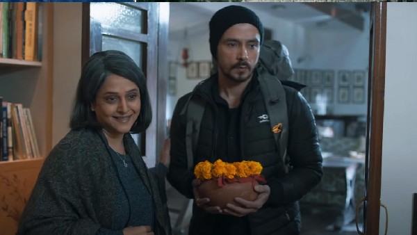 तेज़ी से 100 करोड़ की ओर