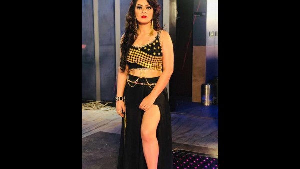 निधि झा का स्टाइल