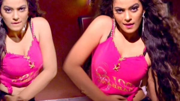 निधि झा का बोल्ड फोटोशूट