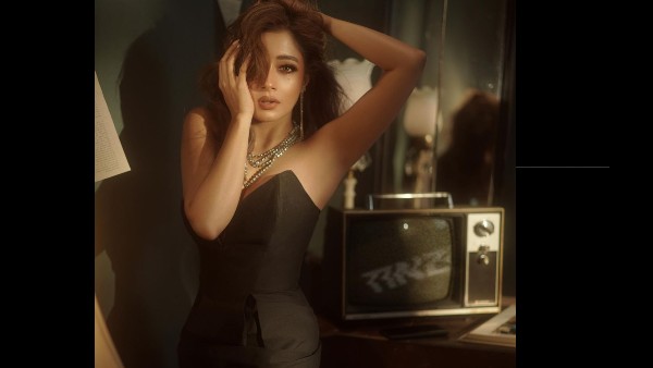 टीना दत्ता की हॅाट तस्वीर