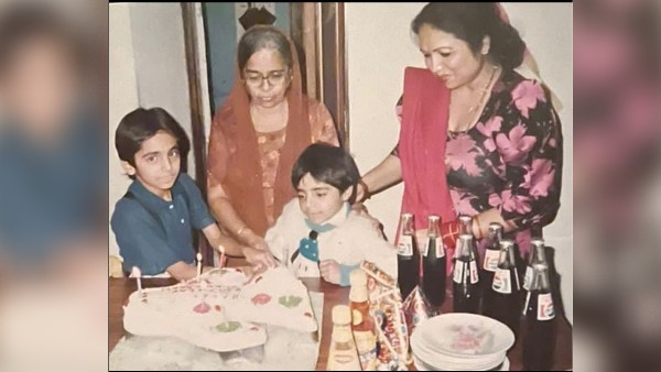 bollywood-actors-mothers-day-aamir-khan-enjoy-akshay-kumar-emotional-vicky-kaushal-wish-katrina-mom