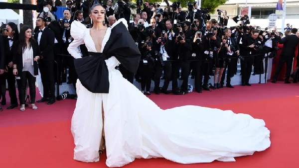 मोनोक्रोम में आईं नज़र