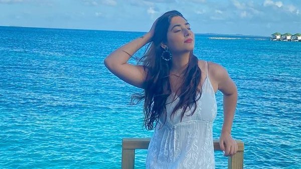 फैंस ने बोला दिशा परमार सबसे हॅाट