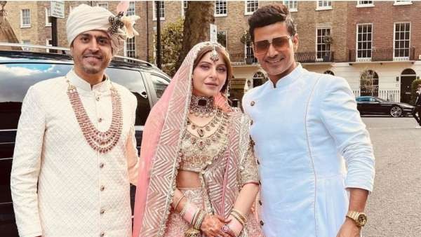 दुल्हन बनीं खूबसूरत कनिका कपूर