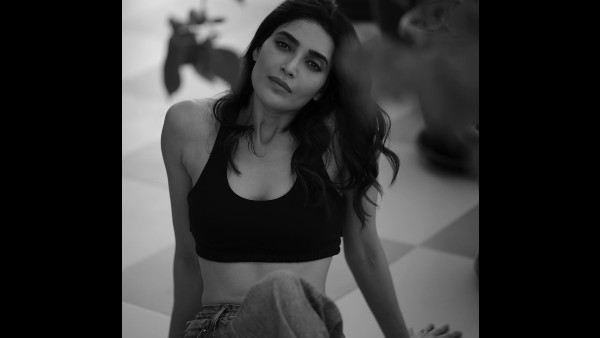 करिश्मा तन्ना ने खुद को पूल बेबी बताया 