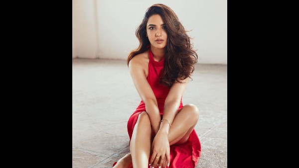 जैस्मिन भसीन की हॅाटनेस जैस्मिन भसीन की हॅाटनेस