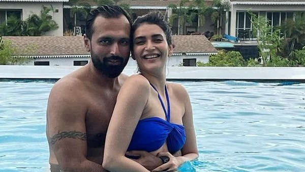 स्विमिंग पूल में मस्ती स्विमिंग पूल में मस्ती