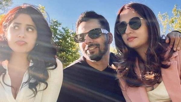 बवाल के सेट पर तिकड़ी