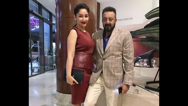 मुंबई में आलीशान बंगला