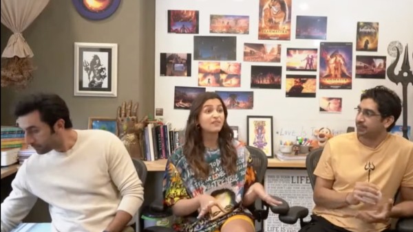 ranbir-kapoor-bodyshames-alia-bhatt-in-live-video-netizens-blast-40-year-old-man-child-video-viral ranbir-kapoor-bodyshames-alia-bhatt-in-live-video-netizens-blast-40-year-old-man-child-video-viral
