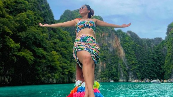 हिना खान वेकेशन बिकिनी फोटो