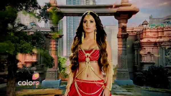 हिना खान भी बनीं नागिन हिना खान भी बनीं नागिन