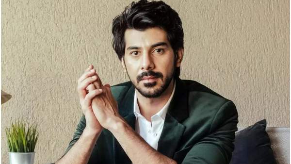 Q. आपने नसीरूद्दीन शाह से भी ट्रेनिंग ली है? Q. आपने नसीरूद्दीन शाह से भी ट्रेनिंग ली है?