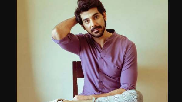 Q. इंडस्ट्री में इनसाइडर- आउटसाइडर को लेकर काफी चर्चा रहती है। इस बारे में आपका क्या सोचना है? Q. इंडस्ट्री में इनसाइडर- आउटसाइडर को लेकर काफी चर्चा रहती है। इस बारे में आपका क्या सोचना है?