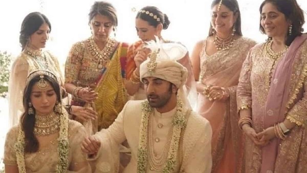 दोस्तों पर भी कसे गए ताने