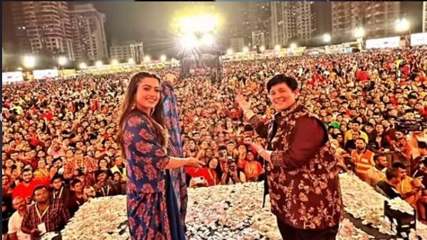 नवरात्रि मनाती दिखीं नवरात्रि मनाती दिखीं