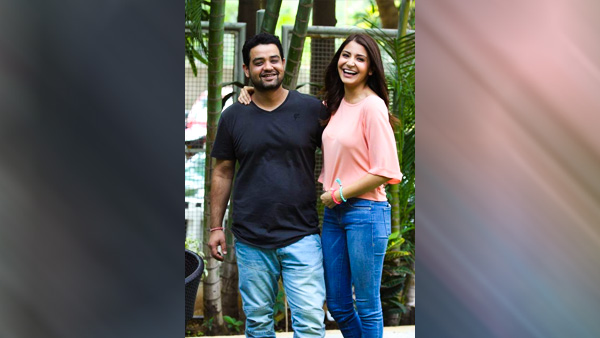  अनुष्का-कर्णेश शर्मा 