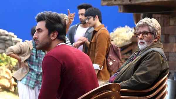 8000 स्क्रीन पर रिलीज़