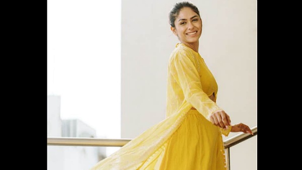 मृणाल ठाकुर का इंडो-वेस्टर्न लुक : मृणाल ठाकुर का इंडो-वेस्टर्न लुक :