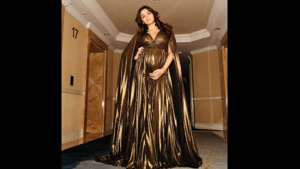 अवार्ड के साथ शेयर की तस्वीर