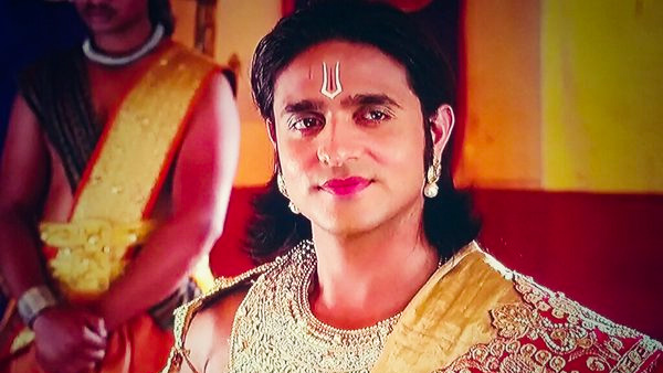 आशिष शर्मा : 