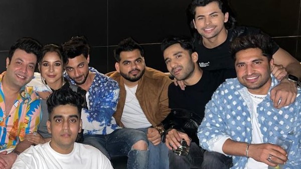 दिखी पूरी स्टारकास्ट