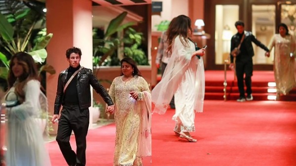 nick-jonas-plays-the-perfect-son-in-law-at-diwali-dinner-with-priyanka-chopra-madhu-chopra-see-pics nick-jonas-plays-the-perfect-son-in-law-at-diwali-dinner-with-priyanka-chopra-madhu-chopra-see-pics