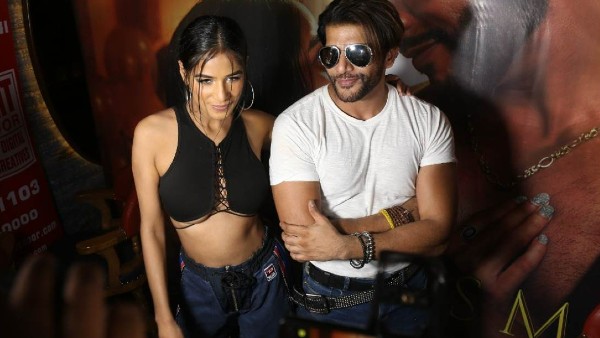 लॅाकअप शो कंटेस्टेंटस पूनम पांडे, करणवीर बोहरा