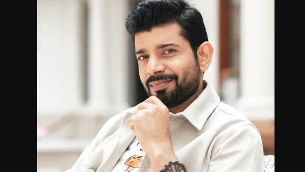 vineet-kumar-singh-wins-the-best-actor-award-for-rangbaaz-3-at-zee-rishtey-awards