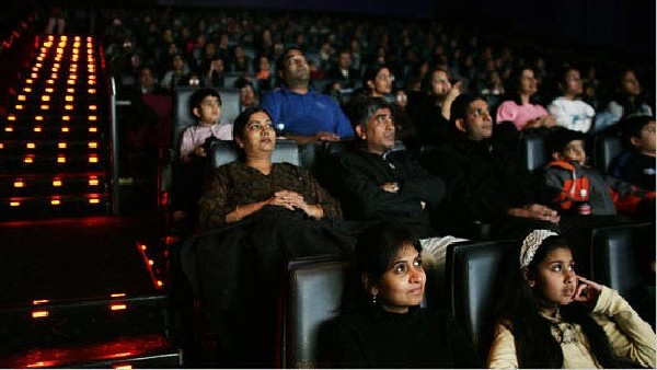 लोग नहीं जाना चाहते थिएटर लोग नहीं जाना चाहते थिएटर