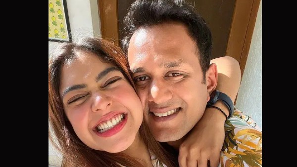 निया और नीति को मिली मोटी फीस