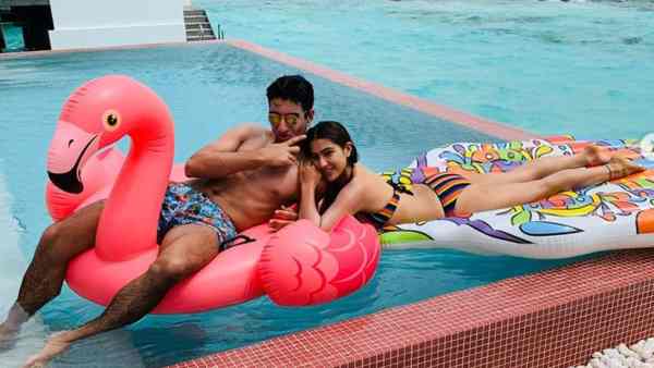 इब्राहिम के साथ बिकीनी Pic के लिए ट्रोल