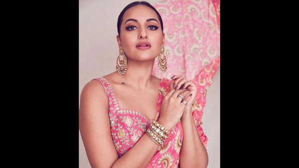 सोनाक्षी सिन्हा :