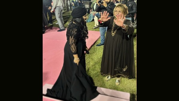 ब्लैक कलर की ड्रेस 