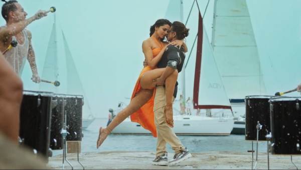 इस दिन रिलीज हो रही है पठान