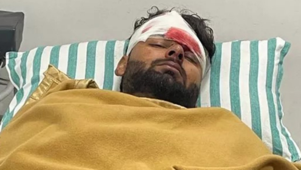 मदद के बजाय पैसे चुराकर भागे लोग