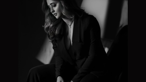 रश्मि देसाई को इंस्टाग्राम पर 5.7 मिलियन लोग फॅालो 