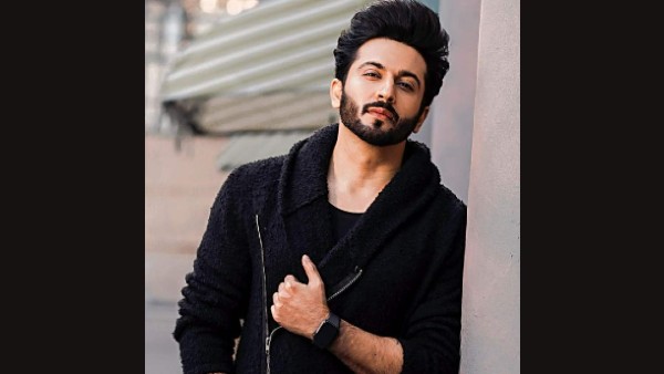 मॉडलिंग में आजमाई किस्मत :