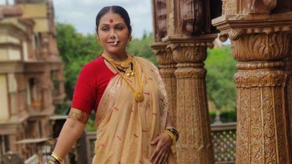 गिरने वाली थी कार