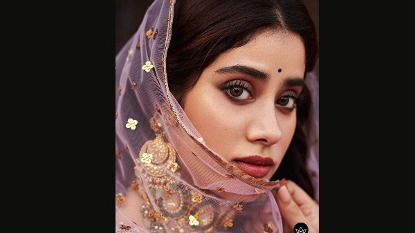 इन आंखों की मस्ती के...