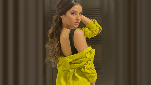 खूबसूरत लुक्स