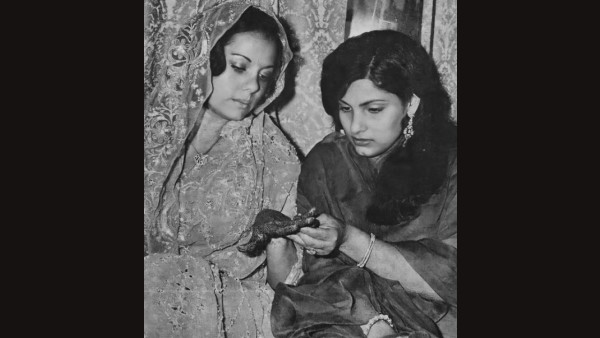 मुमताज की वेडिंग को निहारती डिंपल :