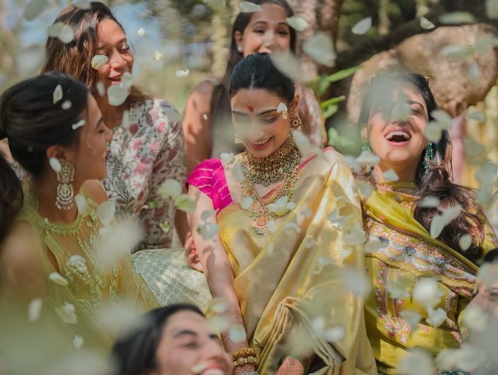 अथिया का लुक